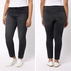 Isaac Mizrahi live Black Pull on Stretch Jeans